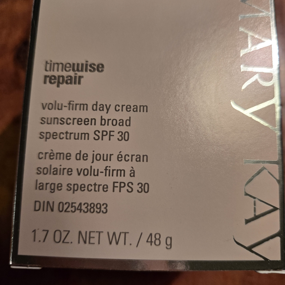 Mary Kay Volu-Firm Day Cream SPF 30